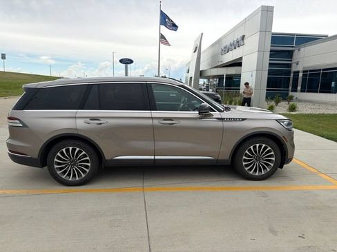 Used 2020 Lincoln Aviator Reserve w/ Equipment Group 201A AWD/4WD image 2