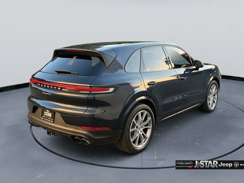 Used 2024 Porsche Cayenne AWD/4WD image 5