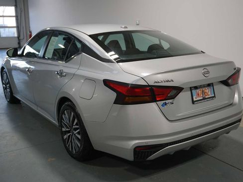 Used 2023 Nissan Altima 2.5 SV image 3