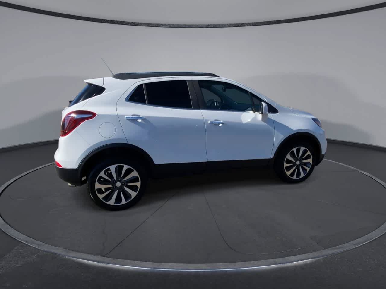 Used 2021 Buick Encore Preferred AWD/4WD image 9
