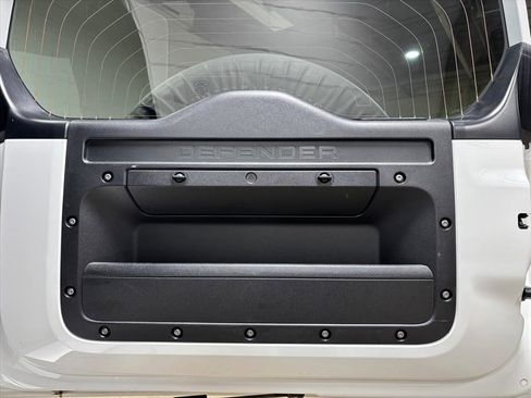 Used 2023 Land Rover Defender 130 S image 46