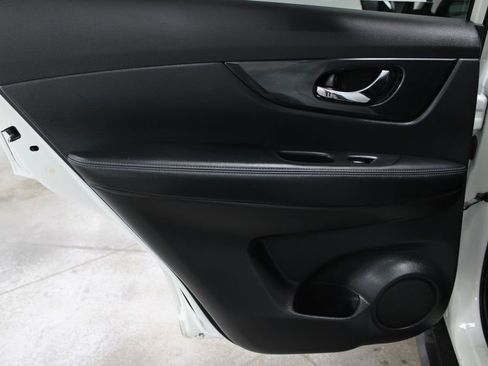 Used 2020 Nissan Rogue SV FWD image 21