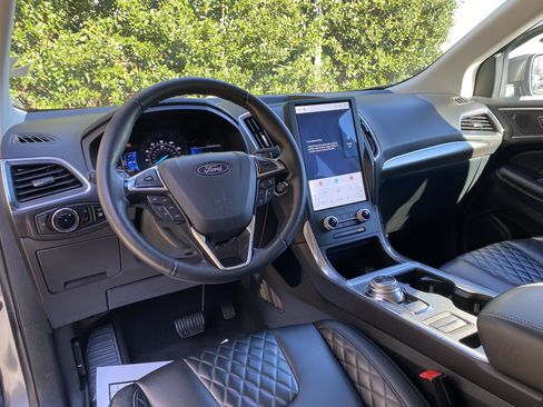 Used 2024 Ford Edge Titanium image 32