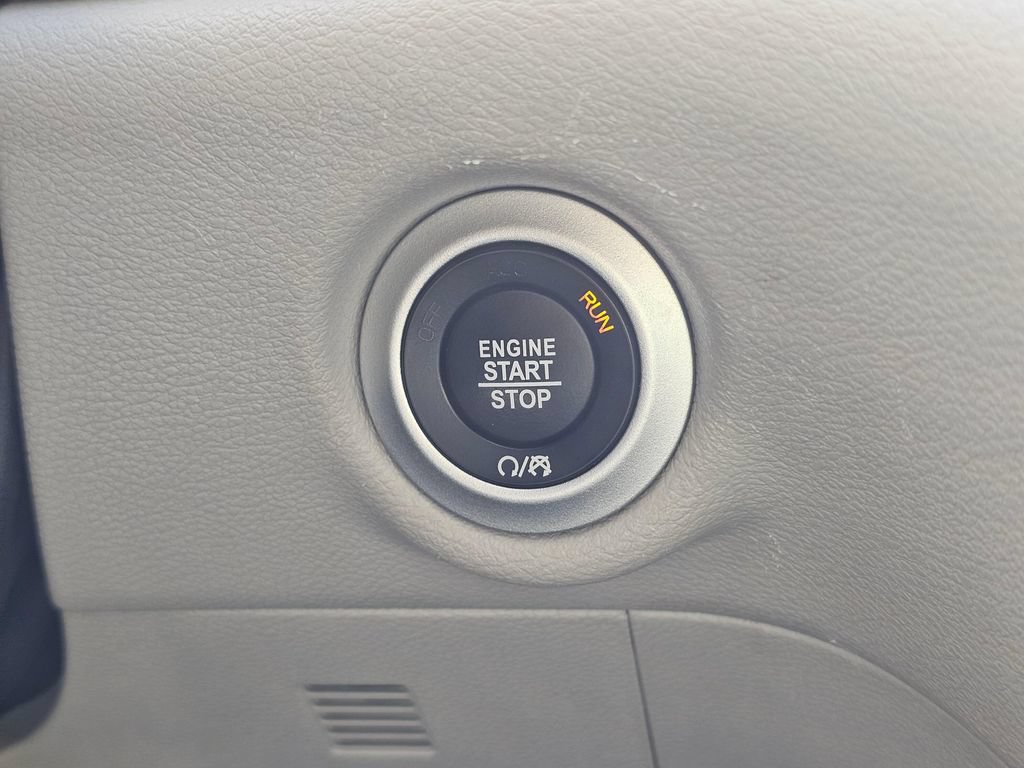 Used 2024 Chrysler Pacifica Touring-L FWD image 37