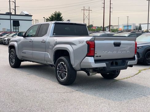Used 2025 Toyota Tacoma TRD Sport AWD/4WD image 5