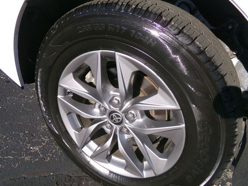 Used 2021 Toyota Sienna LE AWD/4WD image 9