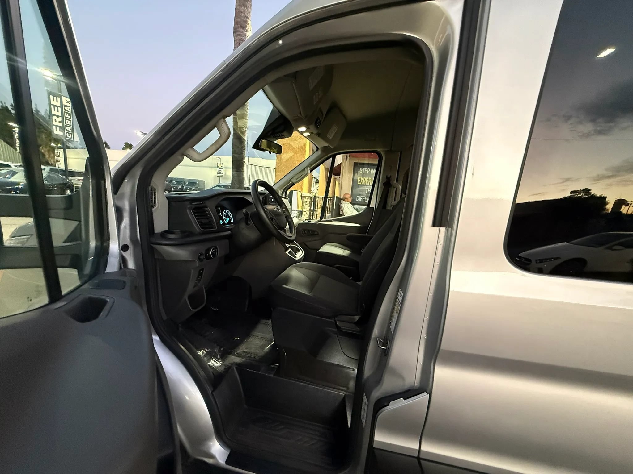 Used 2021 Ford Transit 350 XLT RWD image 19