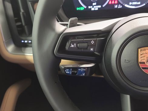 New 2026 Porsche Cayenne image 17