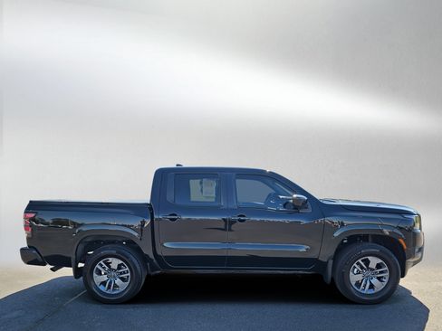 Used 2025 Nissan Frontier SV AWD/4WD image 6