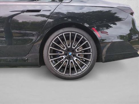 Used 2025 BMW 750e xDrive AWD/4WD image 26