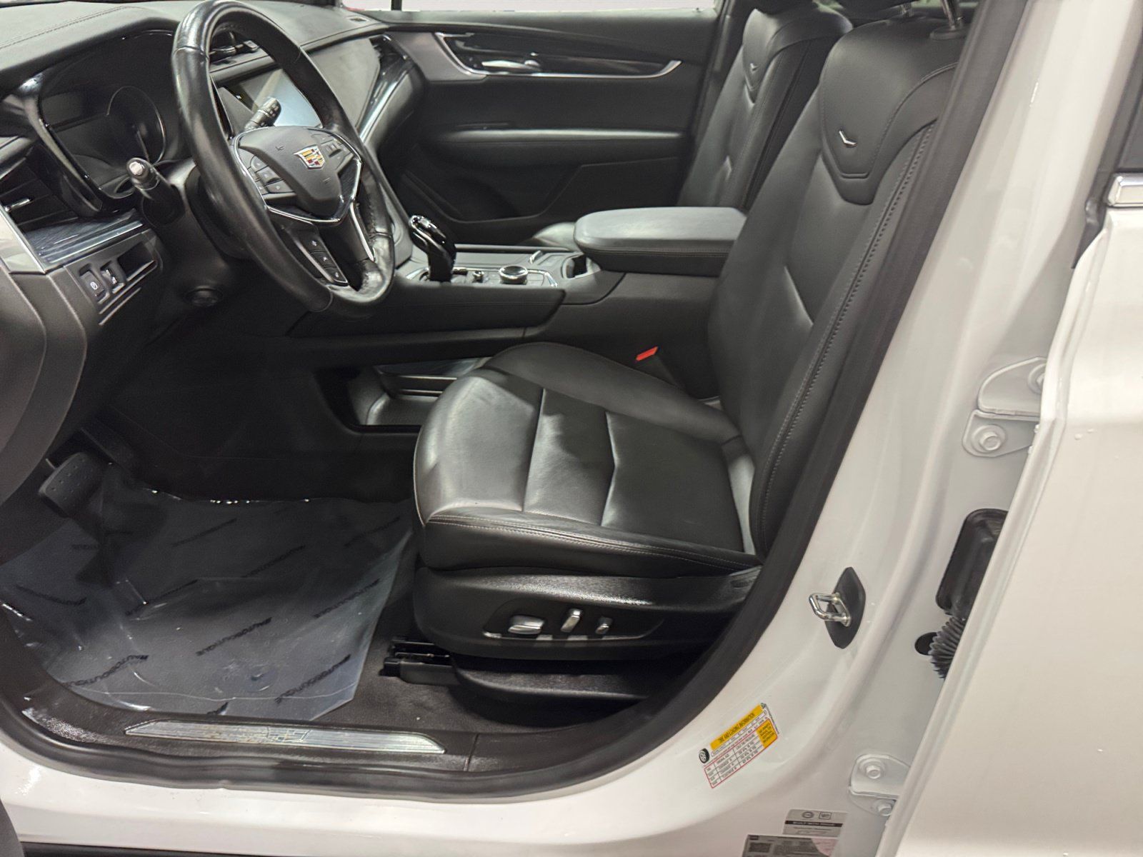 Used 2024 Cadillac XT5 Premium Luxury FWD image 9