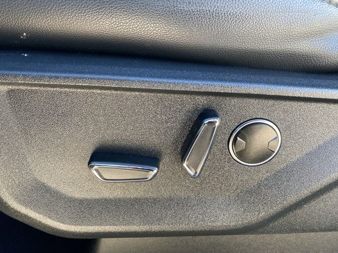 Used 2025 Ford F150 Lariat w/ Equipment Group 502A High image 31