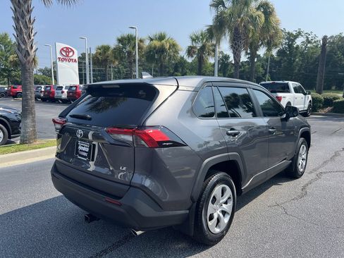 Used 2022 Toyota RAV4 LE FWD image 10