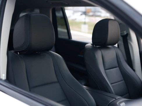 Used 2023 Mercedes-Benz GLS 450 4MATIC image 13