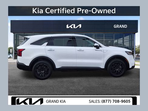 Used 2022 Kia Sorento LX image 1