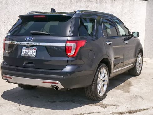 Used 2017 Ford Explorer Limited w/ Equipment Group 301A FWD image 9