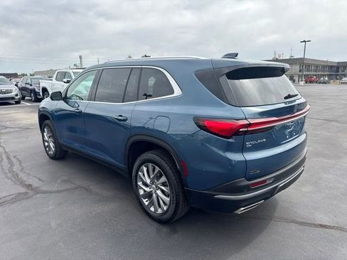 Used 2025 Buick Enclave Preferred AWD/4WD image 7