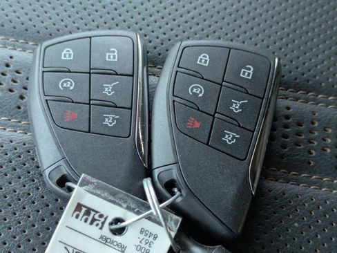 Used 2025 Chevrolet Tahoe High Country image 37