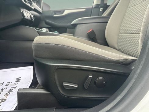 Used 2022 Ford Escape SE image 15