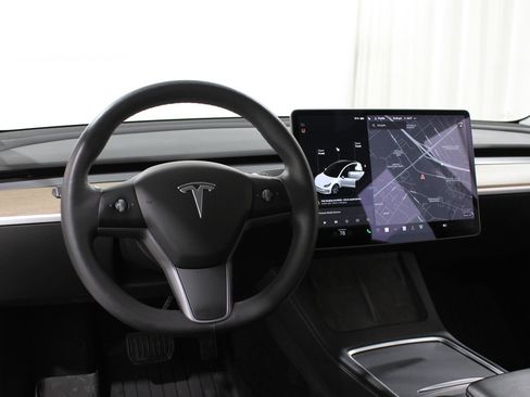 Used 2021 Tesla Model 3 Standard Range Plus image 6