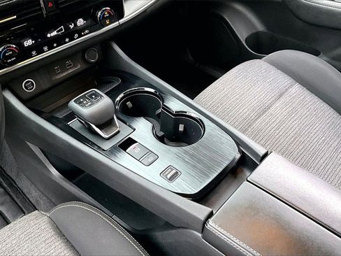 Used 2021 Nissan Rogue SV image 14