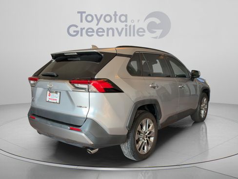 Used 2020 Toyota RAV4 Limited FWD image 6