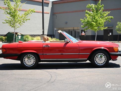 Used 1987 Mercedes-Benz 560 SL image 19