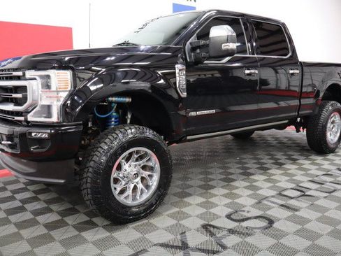 Used 2022 Ford F250 Platinum w/ FX4 Off-Road Package AWD/4WD image 2