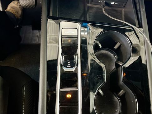 Used 2024 Volkswagen Atlas Cross Sport SE w/ Panoramic Sunroof Package image 17