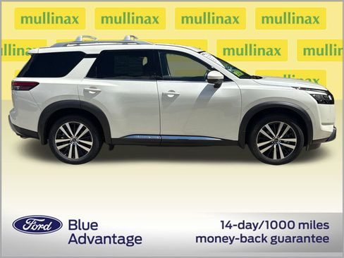 Used 2024 Nissan Pathfinder Platinum w/ Black Appearance Package FWD image 2