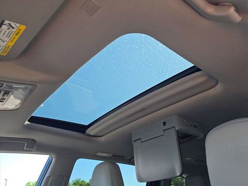 Used 2019 Toyota Highlander XLE FWD image 20
