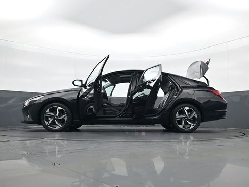 Certified 2023 Hyundai Elantra Limited image 34