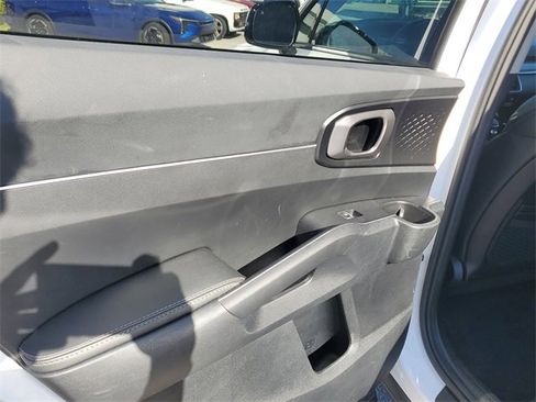 Used 2023 Kia Sorento S image 9