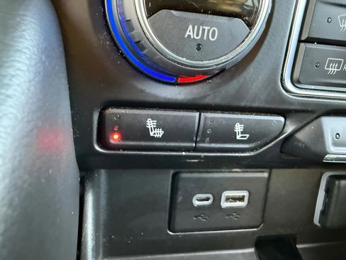 Used 2022 Chevrolet Tahoe LT w/ Luxury Package image 17