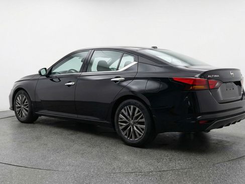 Used 2025 Nissan Altima 2.5 SV image 6