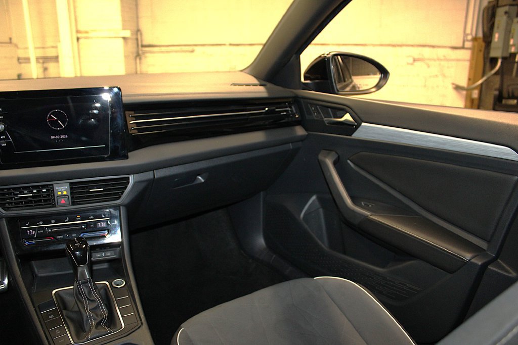 Used 2025 Volkswagen Jetta Sport FWD image 30
