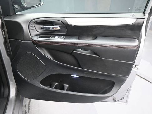 Used 2019 Dodge Grand Caravan GT image 10