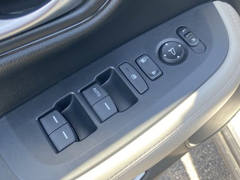 Certified 2026 Honda HR-V LX image 16