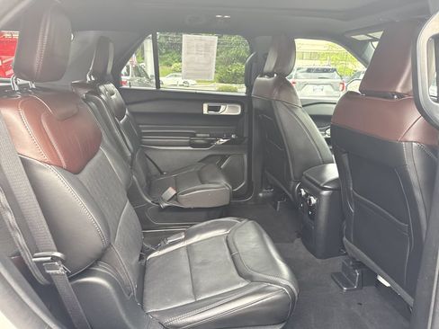 Used 2023 Ford Explorer Platinum w/ Technology Package AWD/4WD image 29