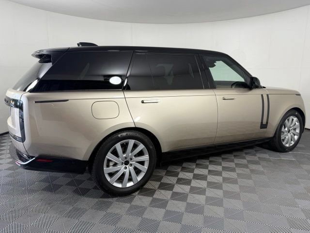New 2026 Land Rover Range Rover Long Wheelbase SE AWD/4WD image 8