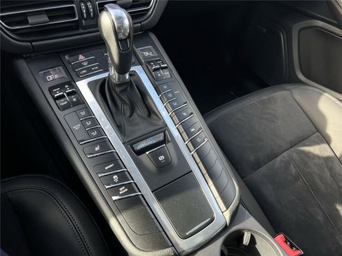 Used 2021 Porsche Macan image 17