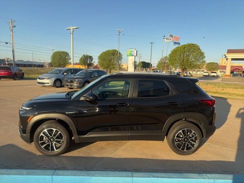 Used 2024 Chevrolet TrailBlazer LT w/ LT Cold Weather Package image 5