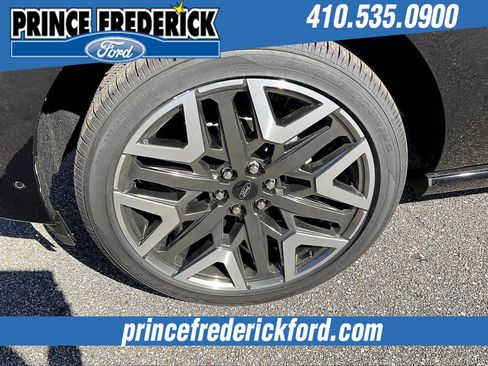 New 2025 Ford Expedition Platinum w/ Platinum Ultimate Package image 11