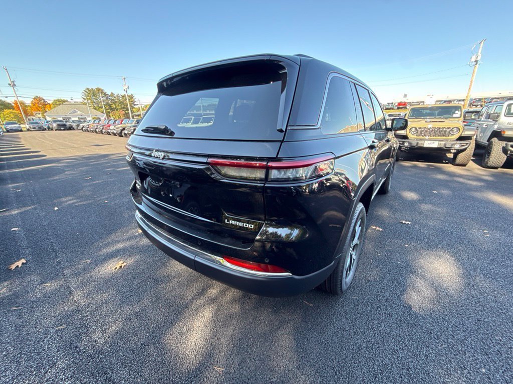 New 2027 Jeep Grand Cherokee Laredo X AWD/4WD image 5