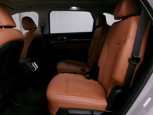 Used 2022 Kia Sorento SX Prestige w/ Rust Color Package image 11