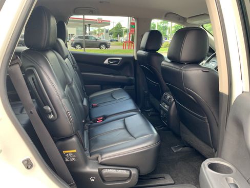Used 2018 Nissan Pathfinder SL AWD/4WD image 39