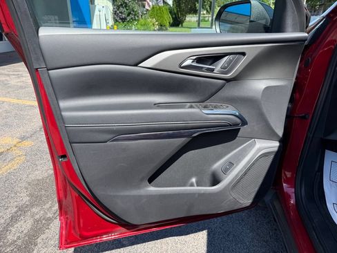Used 2026 Chevrolet Traverse LT w/ LPO, Floor Liner Package AWD/4WD image 14