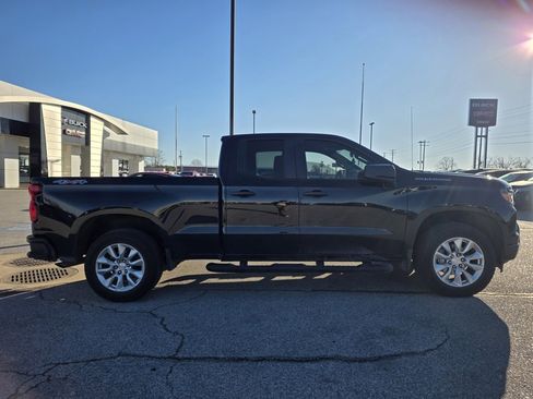 Used 2024 Chevrolet Silverado 1500 Custom image 9