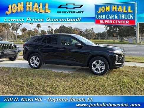 Used 2025 Chevrolet Trax LS w/ Driver Confidence Package image 2