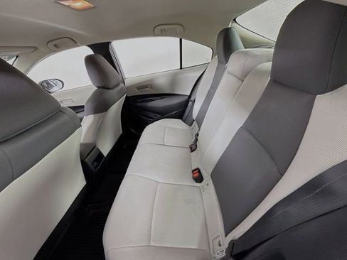 Used 2022 Toyota Corolla LE image 9
